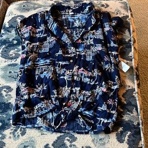 Super cute Hawaiian shirt xs